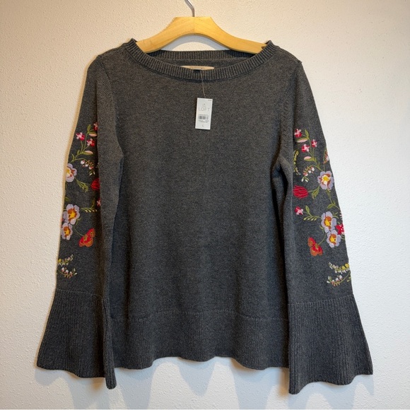 LOFT Sweaters - Loft Gray Sweater with Floral Embroidery Size L NWT